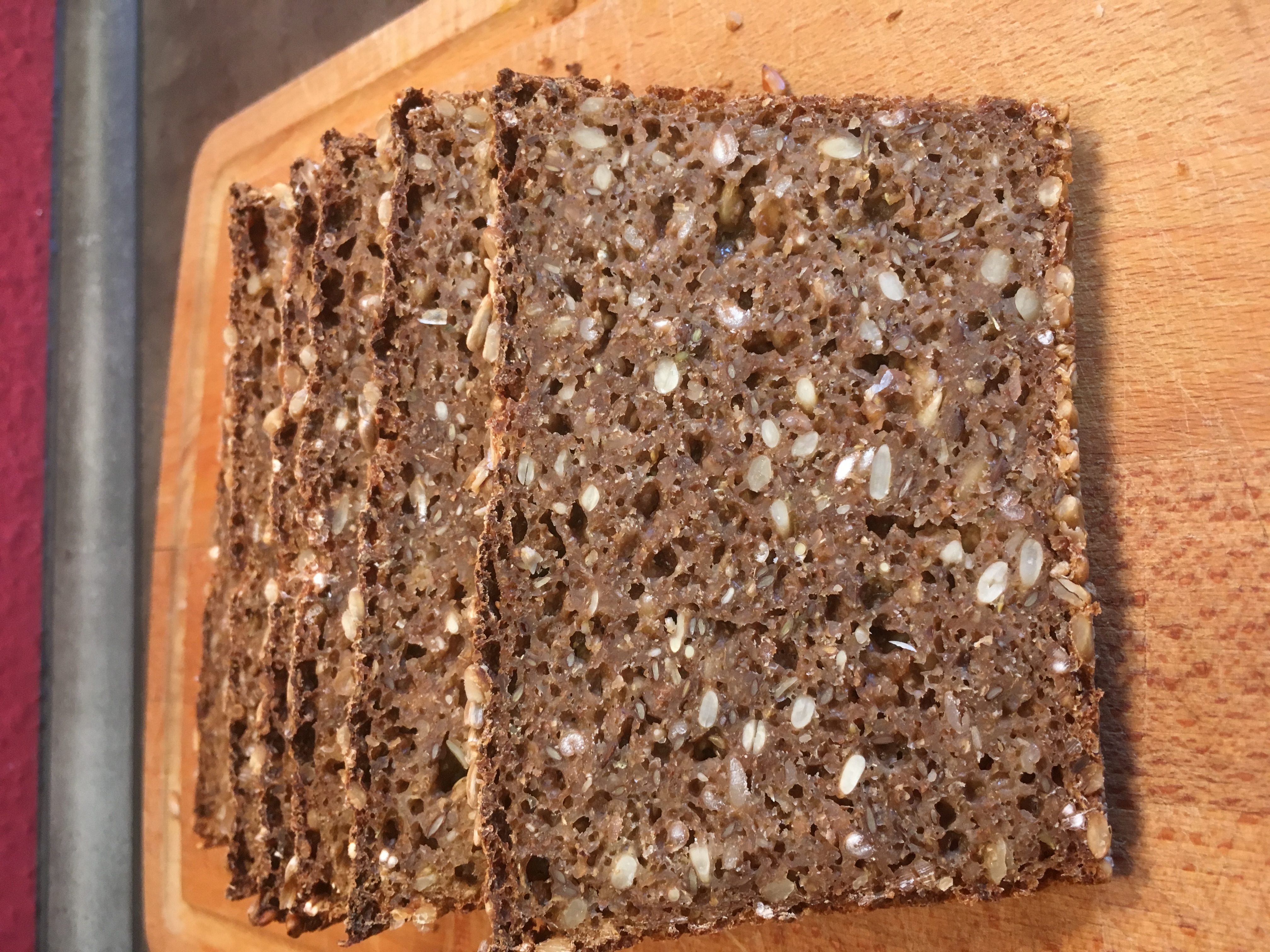 Chia-Samen im Sauerteigbrot