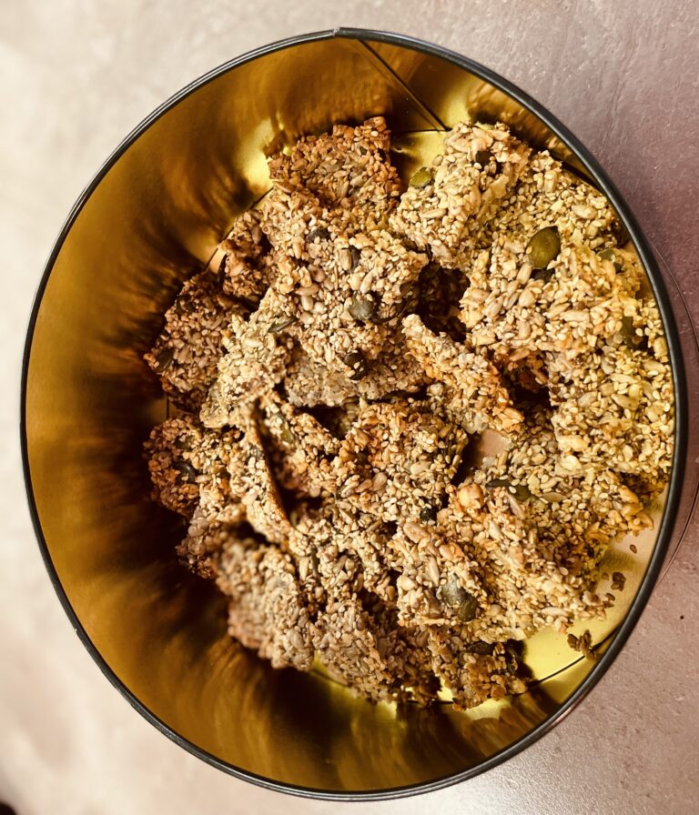 Low Carb Sesam-Kerne-Cracker – gesunde Knabberei
